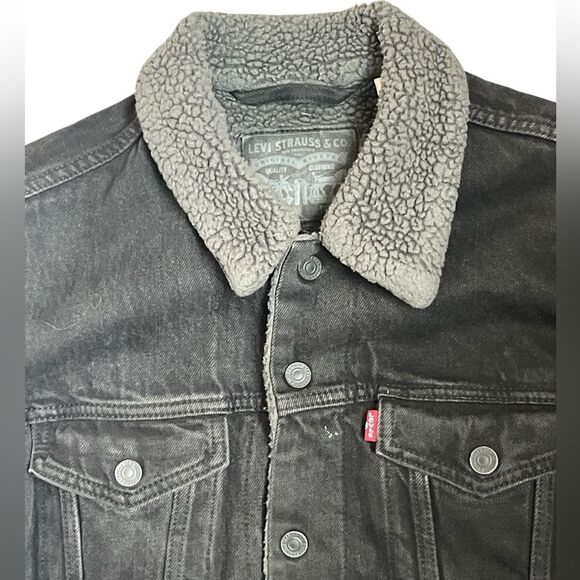 Levi's Denim Jacket Sherpa Lining and Collar Size Medium Black Wash - Picture 1 of 7
